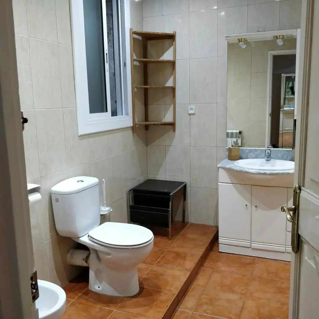 Baño de Piso para compartir en Barcelona con Aire acondicionado, Calefacción y Amueblado