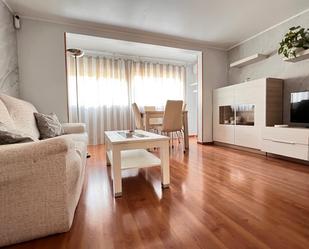 Sala d'estar de Pis en venda en Sabadell amb Aire condicionat, Parquet i Moblat