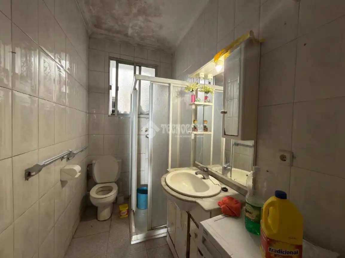 Bathroom of Flat for sale in Valladolid  with Heating and Parquet flooring