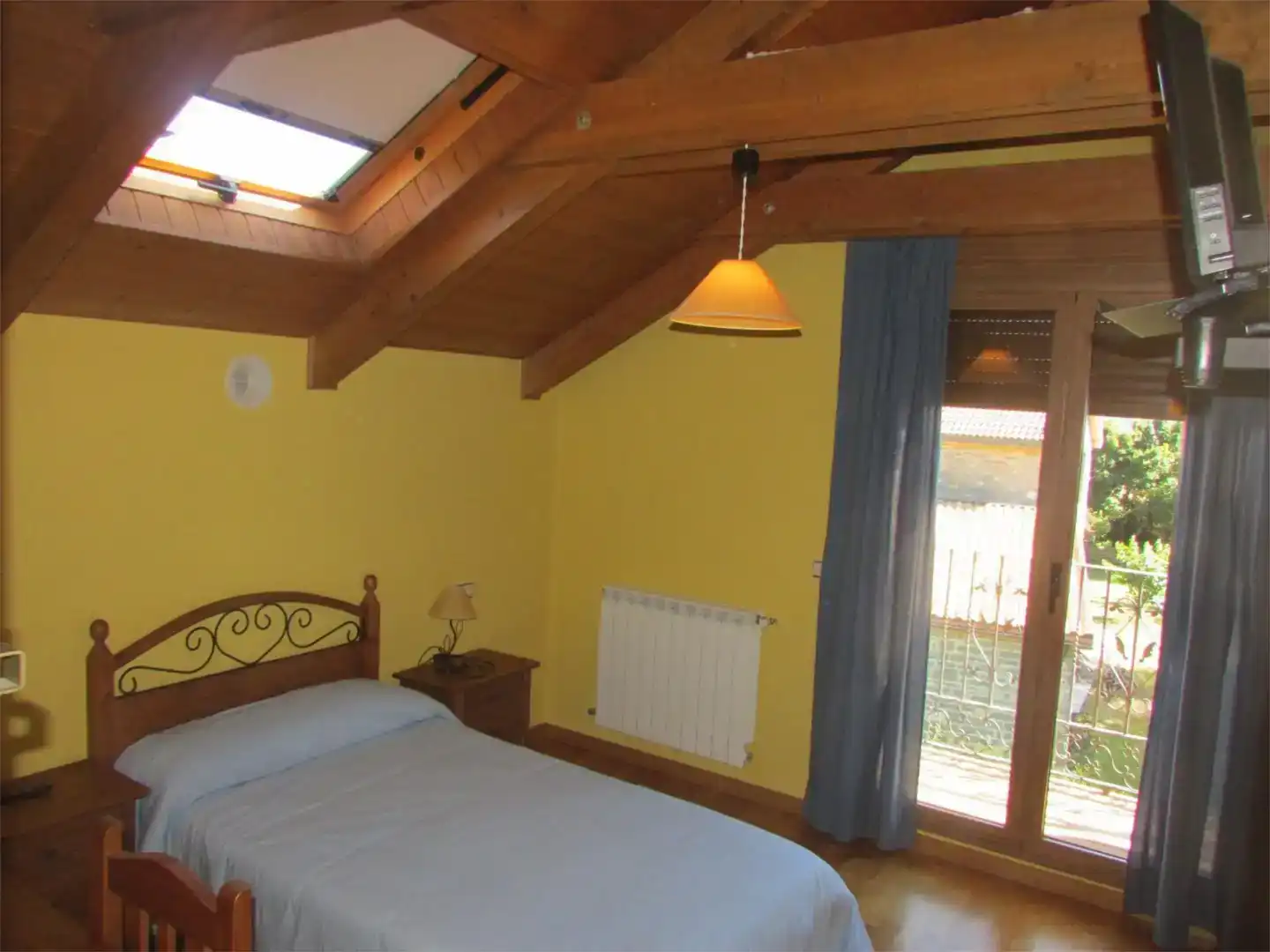 Dormitori de Casa o xalet de lloguer en Jaca amb Jardí privat, Parquet i Moblat