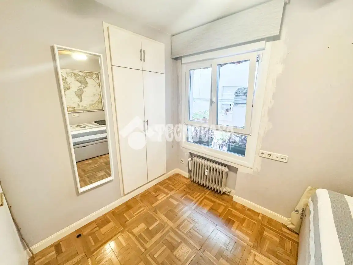 Habitación de Piso en venta en Madrid con Calefacción, Parquet y Terraza