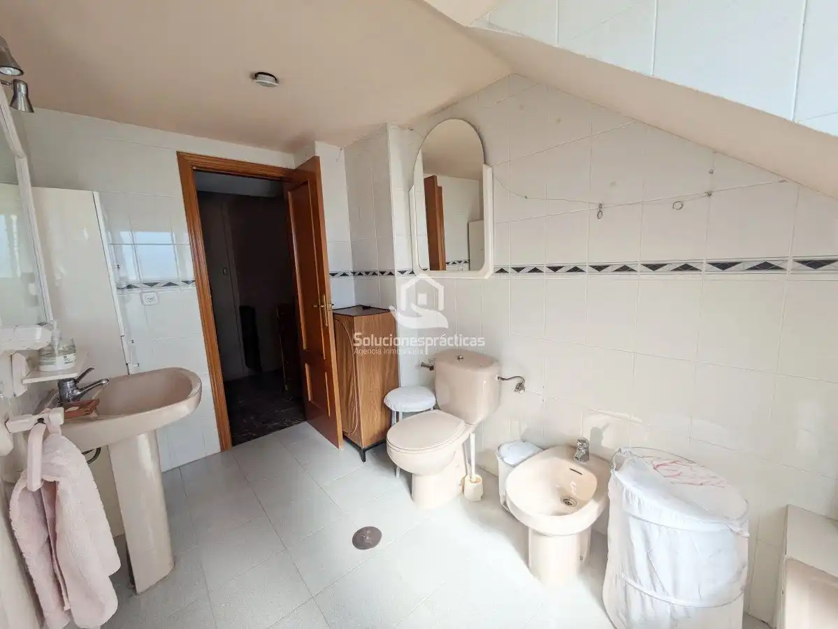 Bany de Casa o xalet en venda en Jaén amb Aire condicionat, Terrassa i Traster