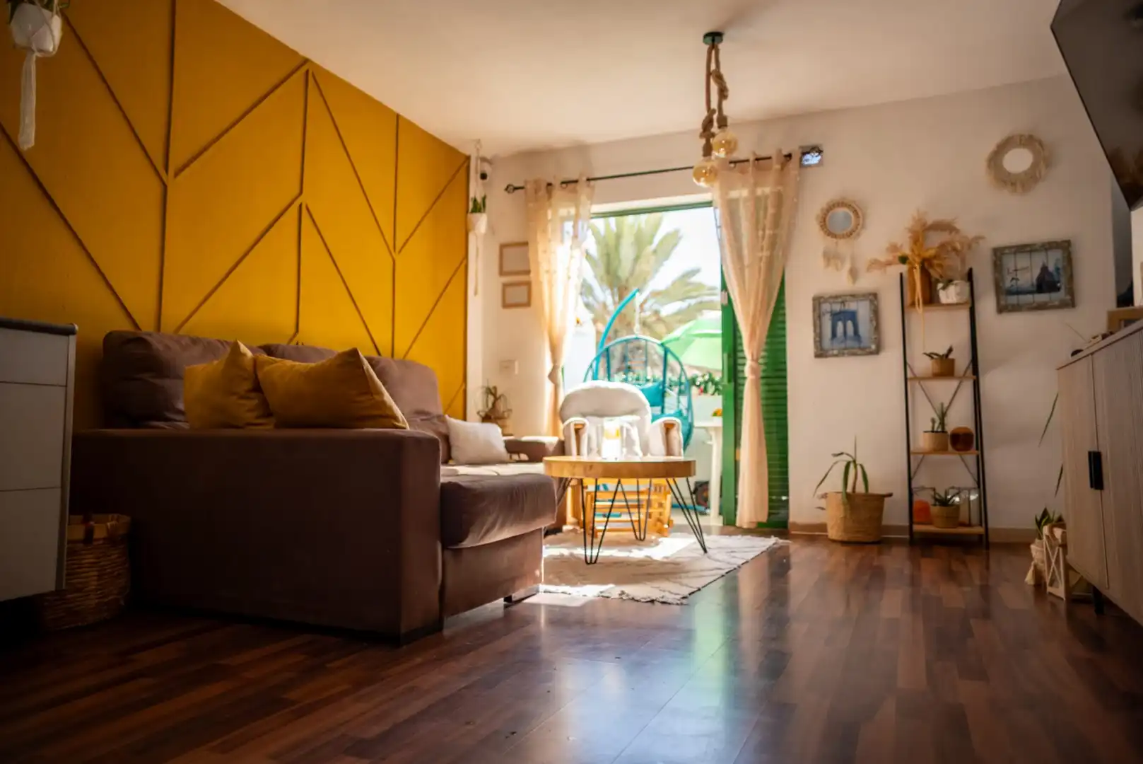 Wohnzimmer von Maisonette zum Verkauf in Arona mit Parkett, Möbliert und Ofen