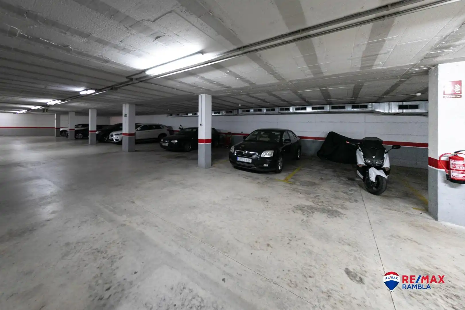Aparcament de Àtic en venda en Reus amb Aire condicionat, Calefacció i Jardí privat