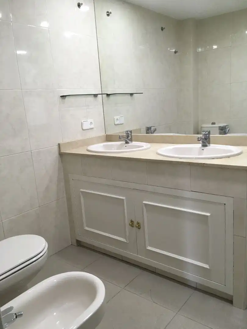 Baño de Piso de alquiler en Sevilla con Aire acondicionado, Calefacción y Terraza