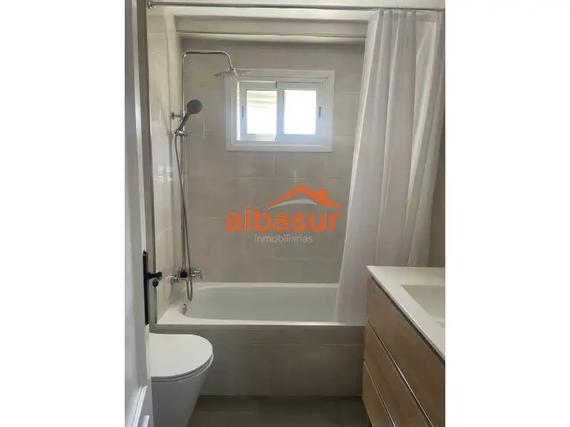 Bathroom of Flat for sale in Córdoba  with Air Conditioner, Heating and Terrace