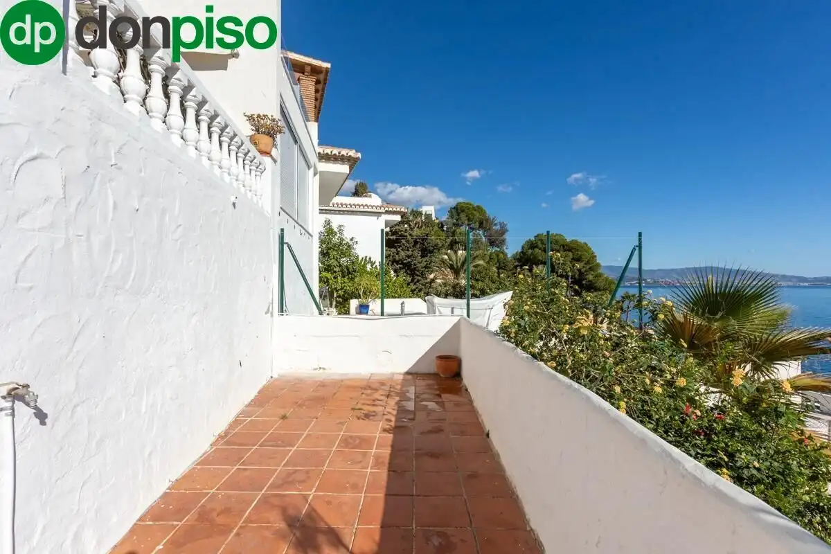 Exterior view of Houses for sale in Almuñécar  with Air Conditioner, Heating and Private garden