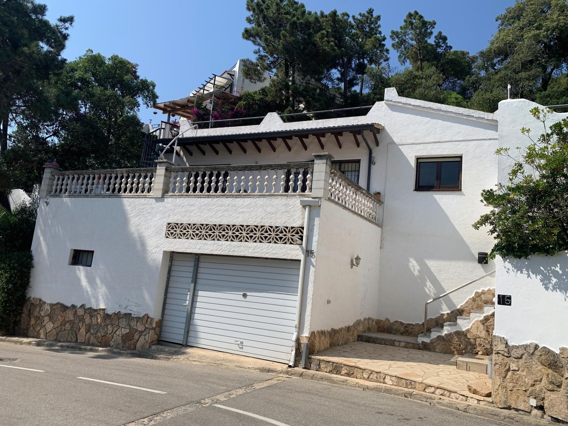 Vista exterior de Finca rústica en venda en Lloret de Mar amb Calefacció, Terrassa i Piscina