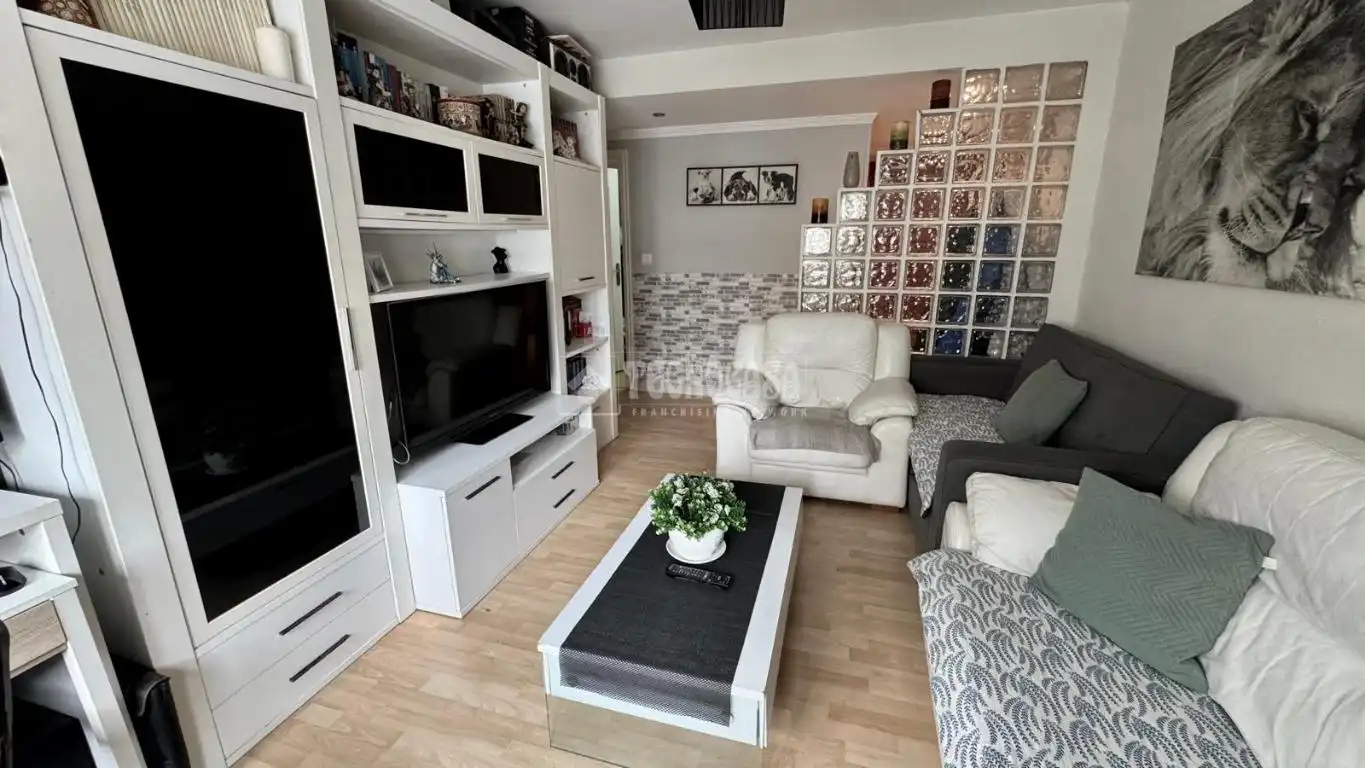 Sala d'estar de Pis en venda en Gijón  amb Calefacció