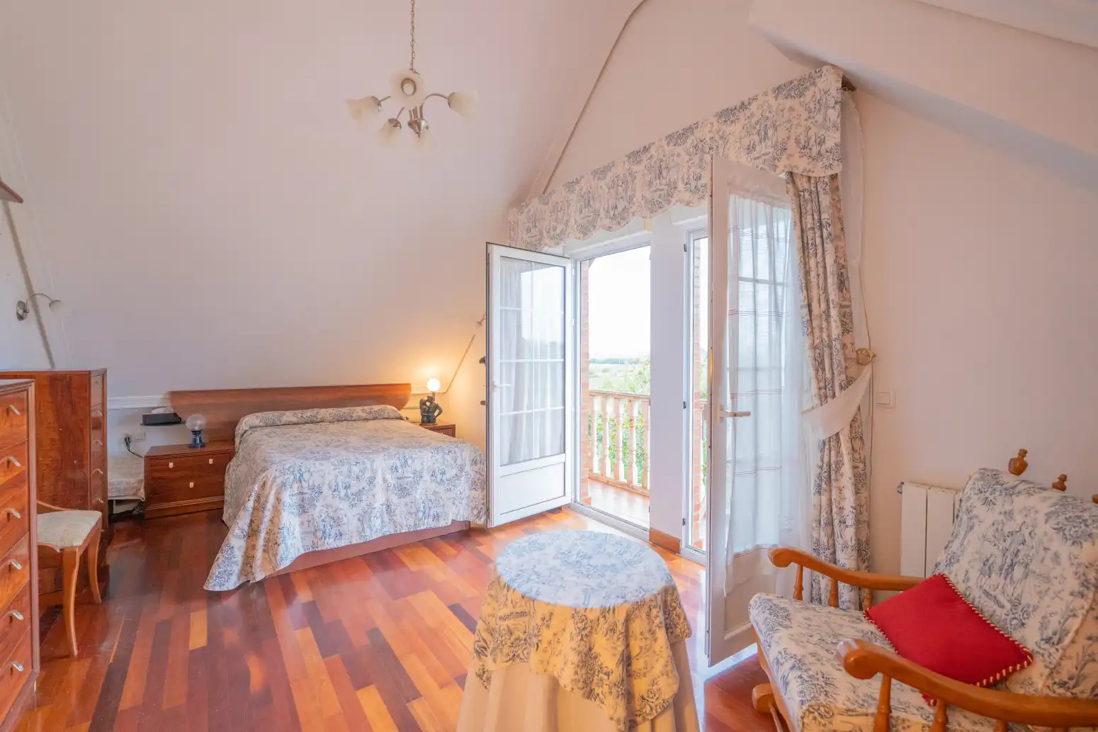 Bedroom of Houses for sale in Cueto