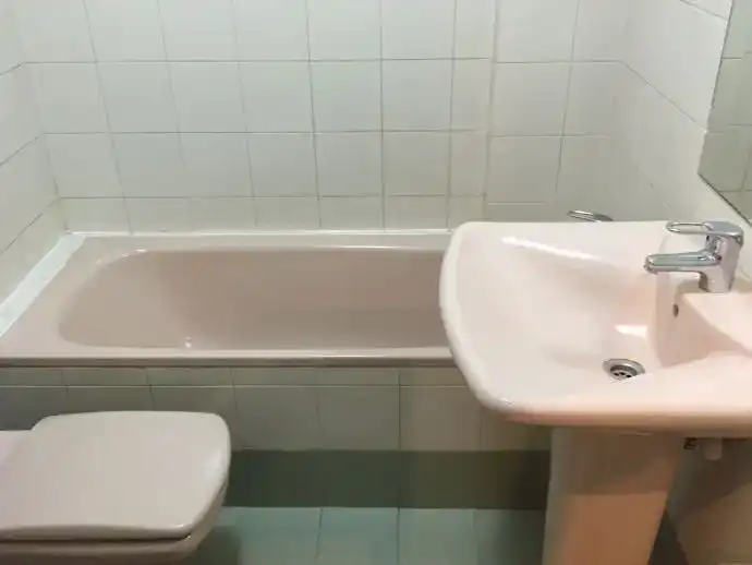 Badezimmer von Wohnung zur Miete in Pozuelo de Alarcón mit Privatgarten, Parkett und Balkon