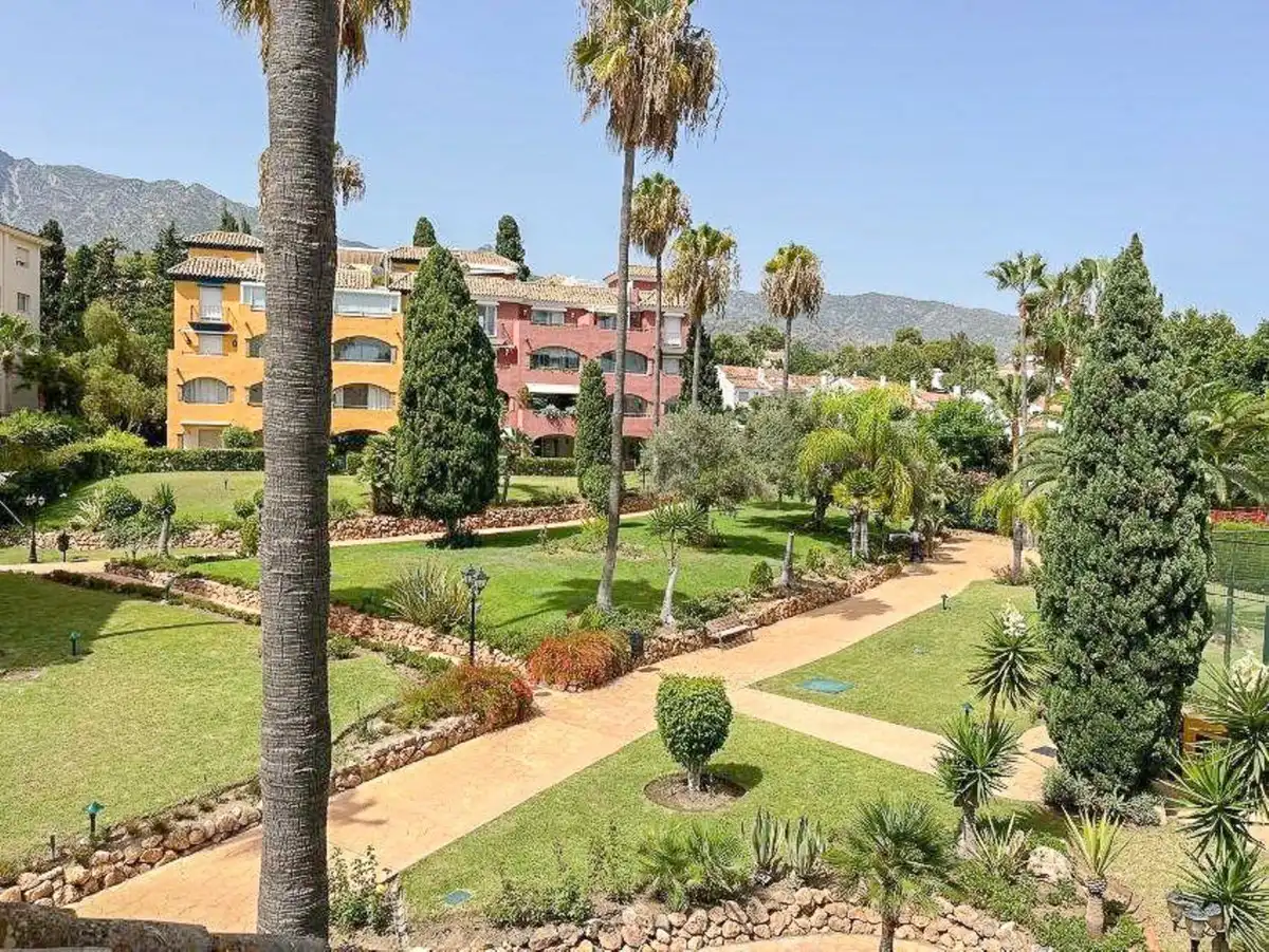 Apartament amb piscina en venda a Avenida Conde Rudi, imagen 3