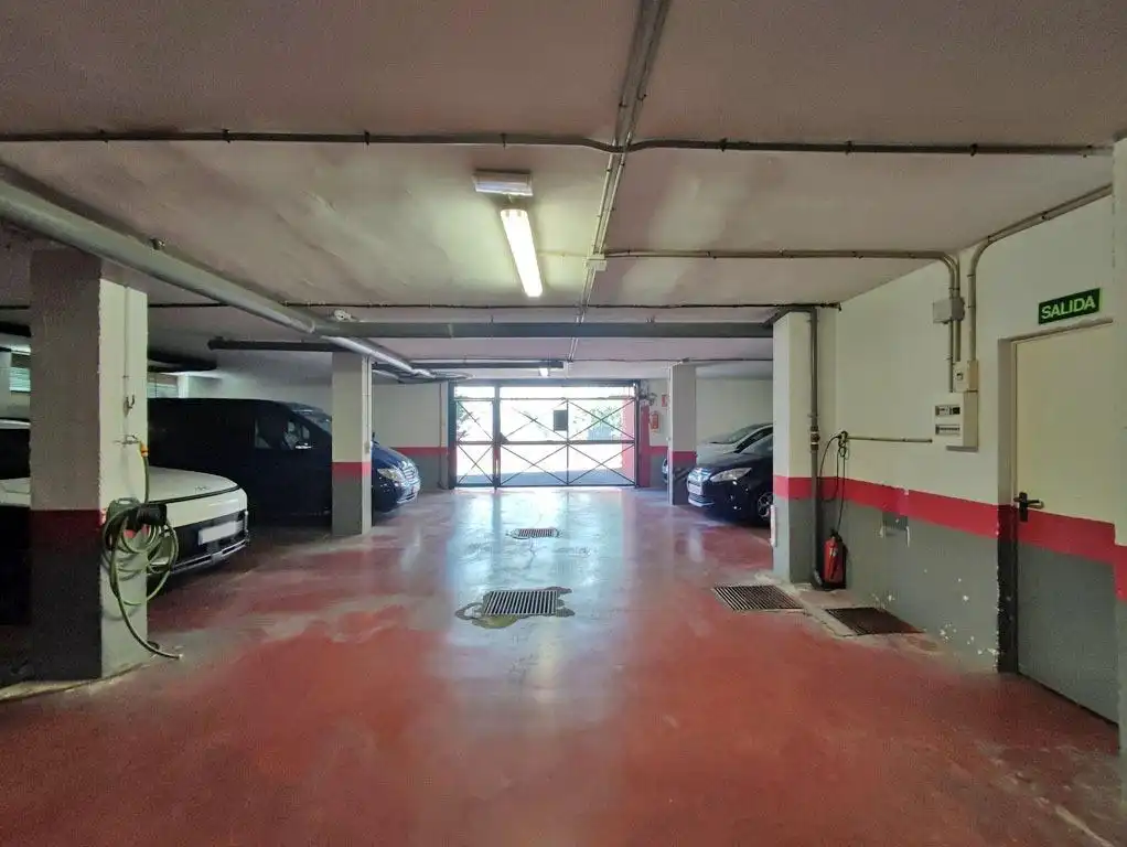 Parking of Attic for rent in Genil