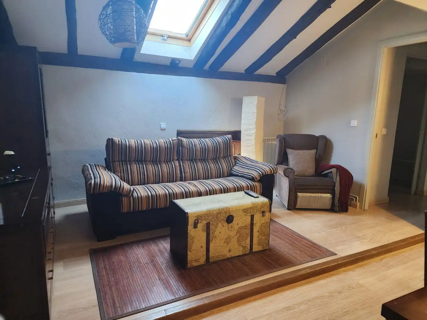 Sala d'estar de Pis de lloguer en Jaca amb Calefacció, Parquet i Moblat
