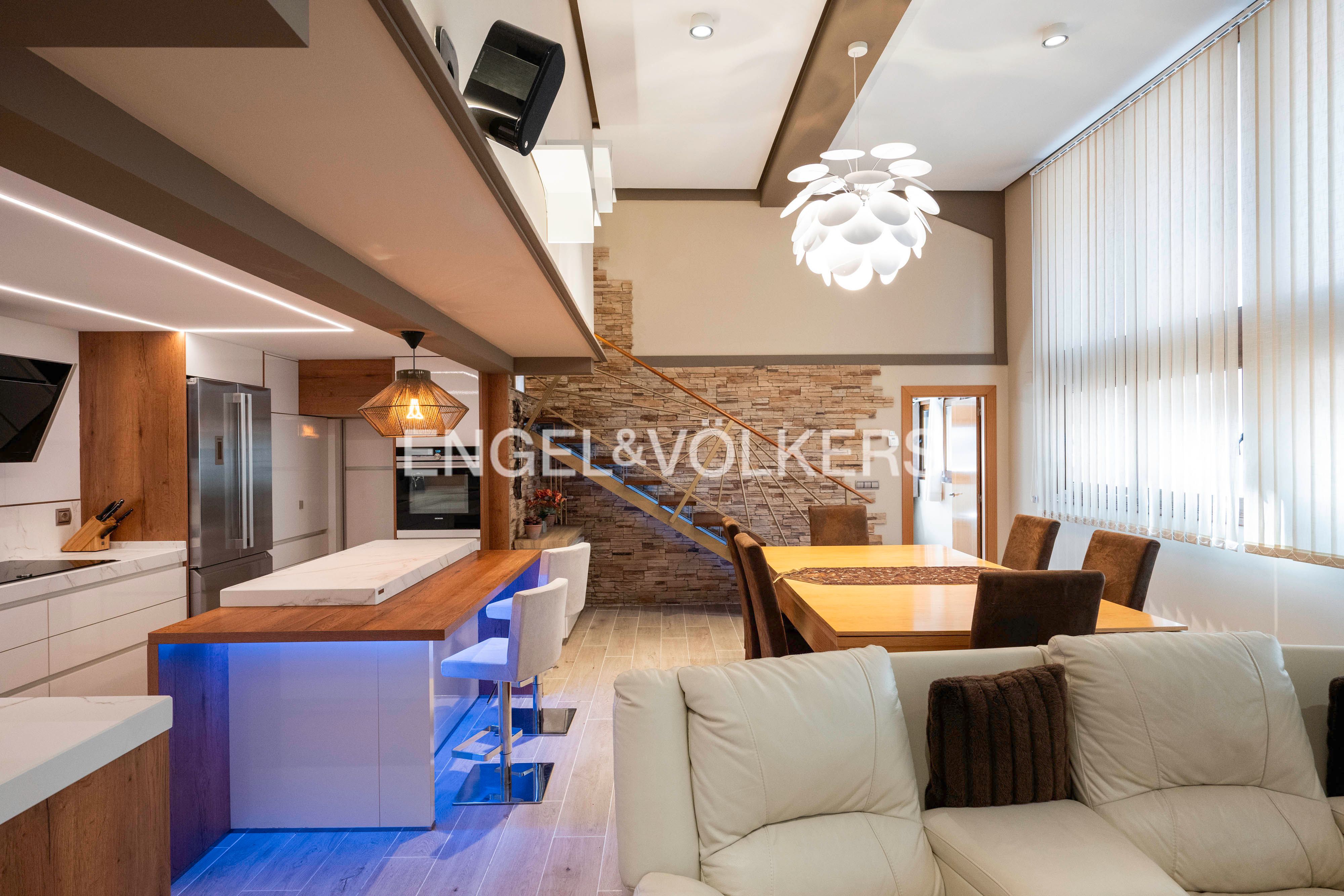 Sala de estar de Dúplex en venta en Eibar con Aire acondicionado, Calefacción y Amueblado