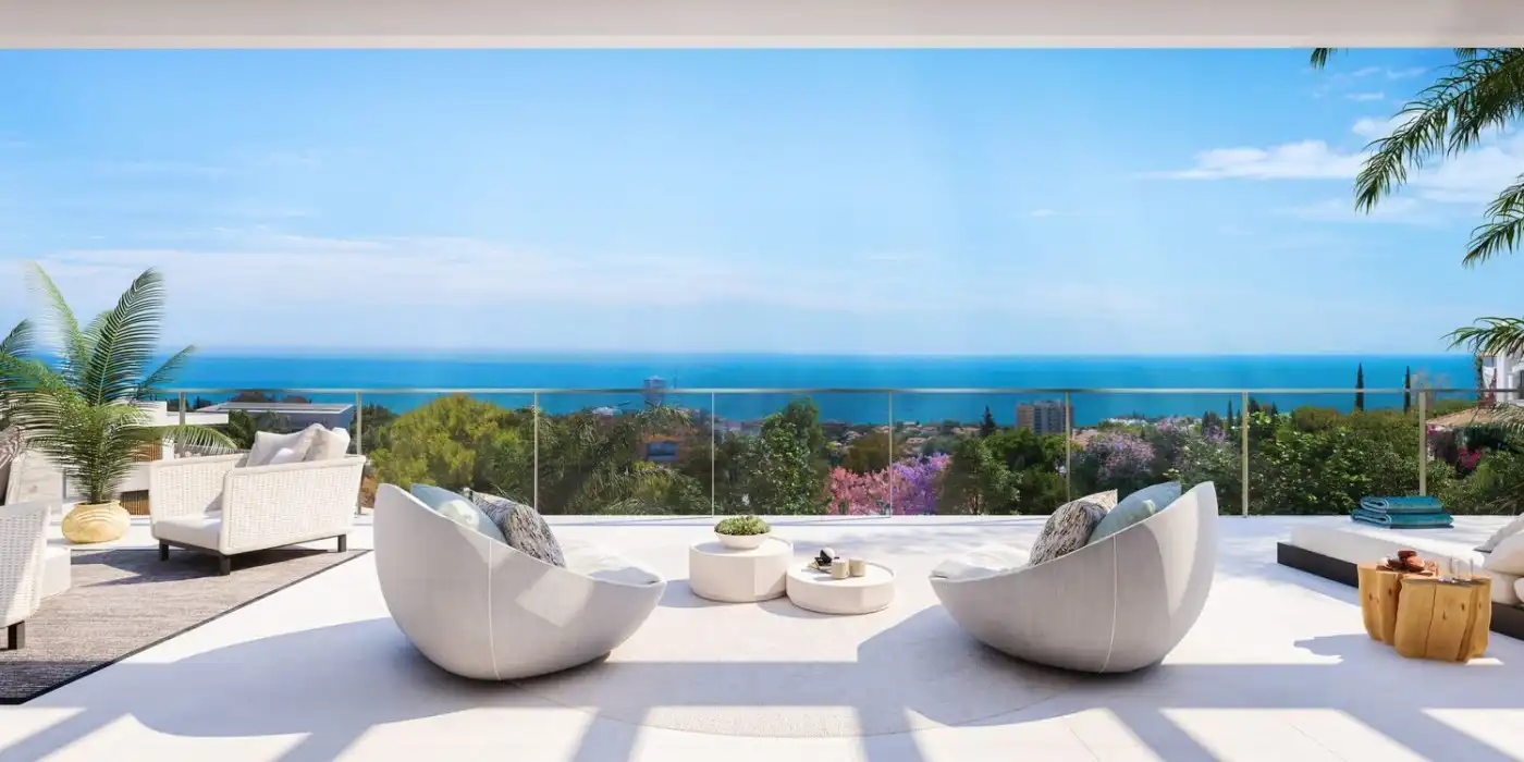 Terrasse von Erdgeschoss zum Verkauf in Marbella mit Klimaanlage, Heizung und Privatgarten