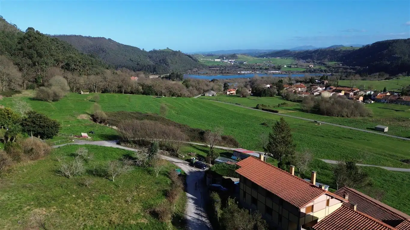 Casa o xalet en venda en Val de San Vicente  amb Jardí privat i Moblat