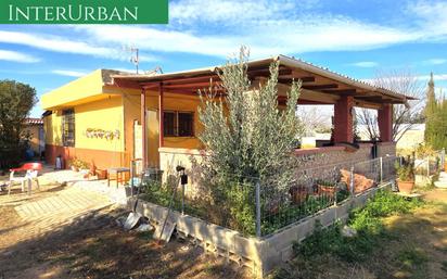 Vista exterior de Casa o xalet en venda en Llíria amb Calefacció, Jardí privat i Terrassa