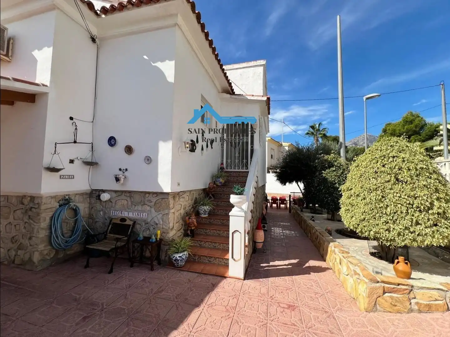 Vista exterior de Casa o chalet en venta en La Nucia con Aire acondicionado, Calefacción y Jardín privado