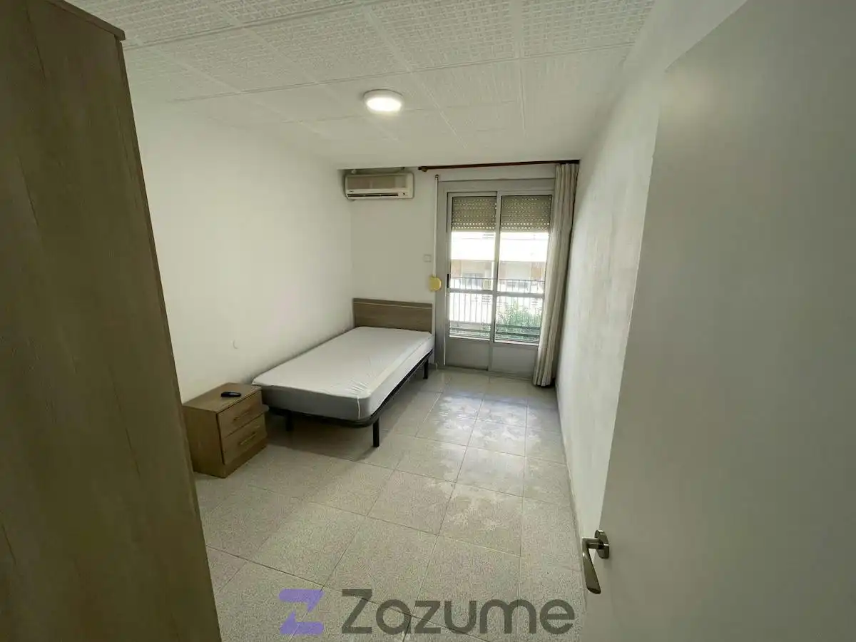 Schlafzimmer von Wohnung zur Miete in Ontinyent mit Klimaanlage, Abstellraum und Möbliert