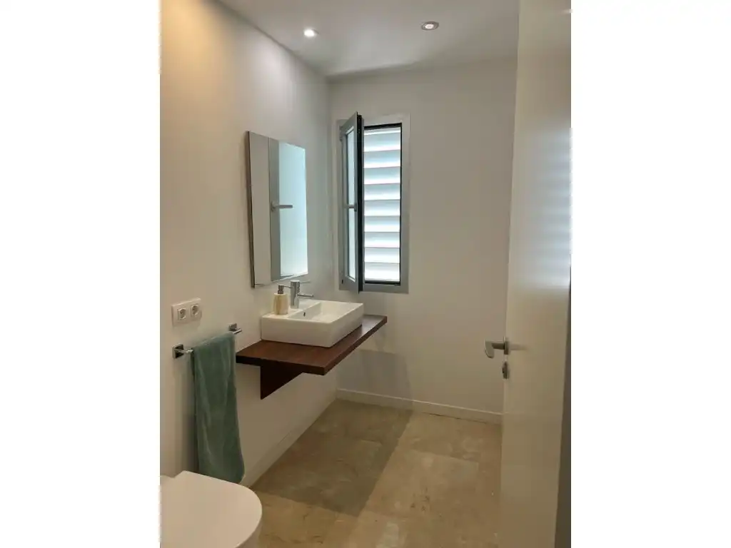 Baño de Apartamento de alquiler en Calvià con Aire acondicionado, Jardín privado y Terraza