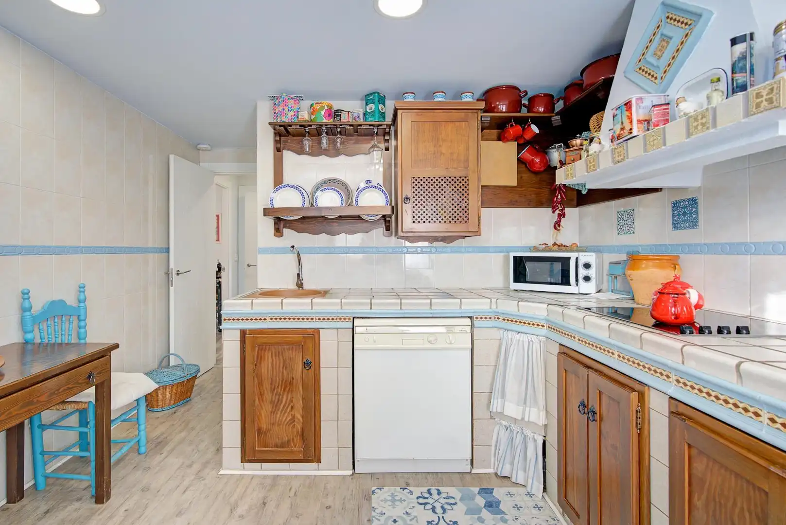 Küche von Haus oder Chalet zum Verkauf in Jun mit Klimaanlage, Heizung und Schwimmbad