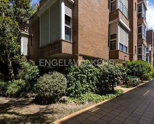 Exterior view of Apartment to rent in  Madrid Capital  with Air Conditioner and Swimming Pool