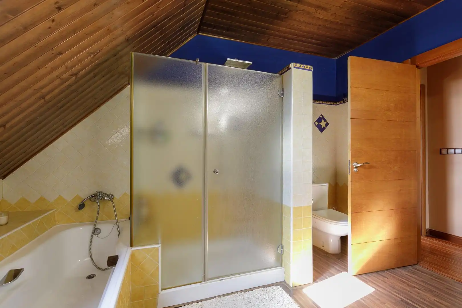 Bany de Casa o xalet en venda en Huétor de Santillán amb Calefacció, Jardí privat i Piscina