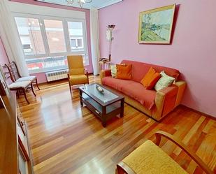 Sala d'estar de Apartament en venda en Gijón  amb Calefacció, Parquet i Terrassa