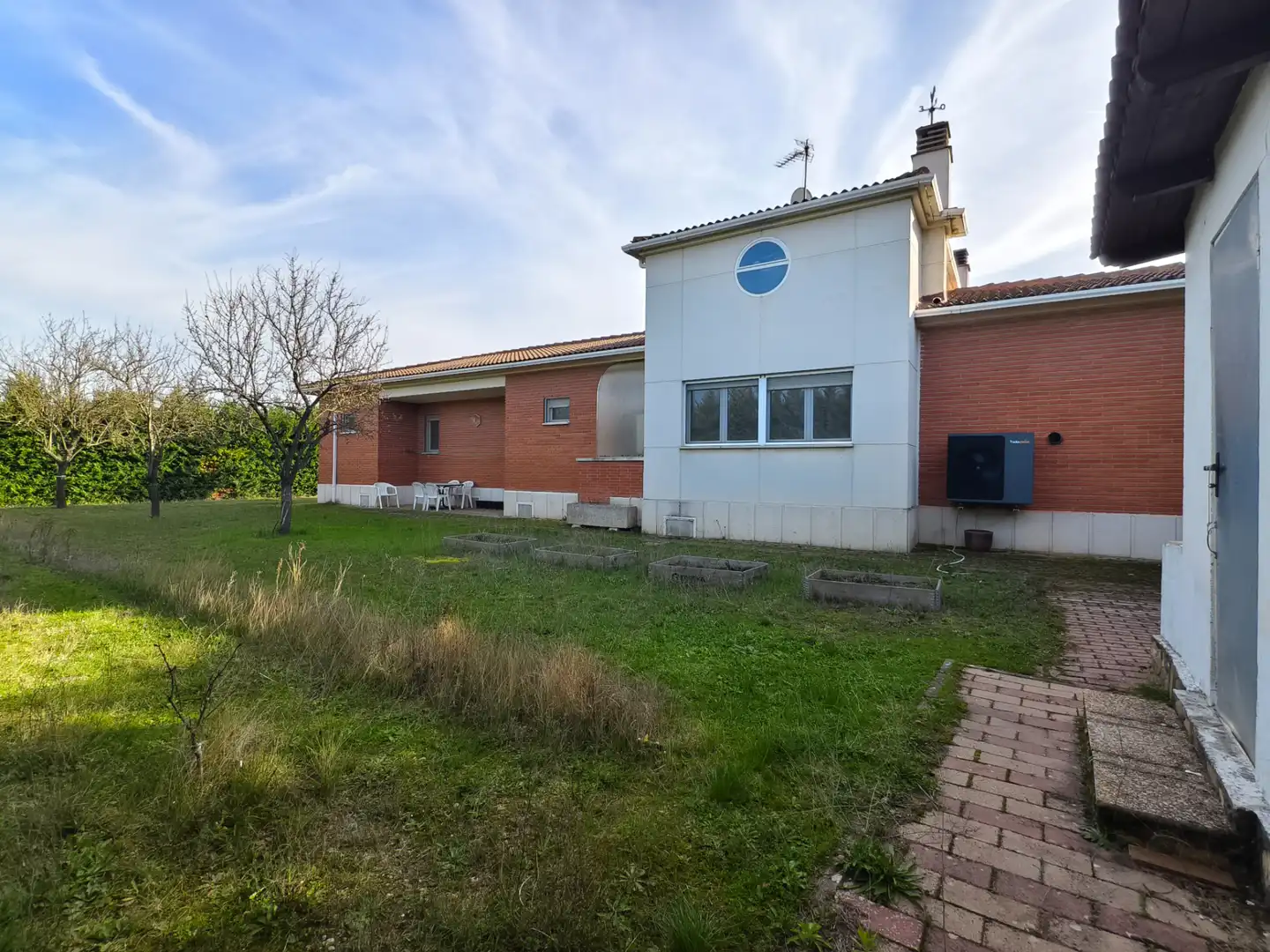Vista exterior de Casa o chalet en venta en Grijota con Calefacción, Jardín privado y Piscina
