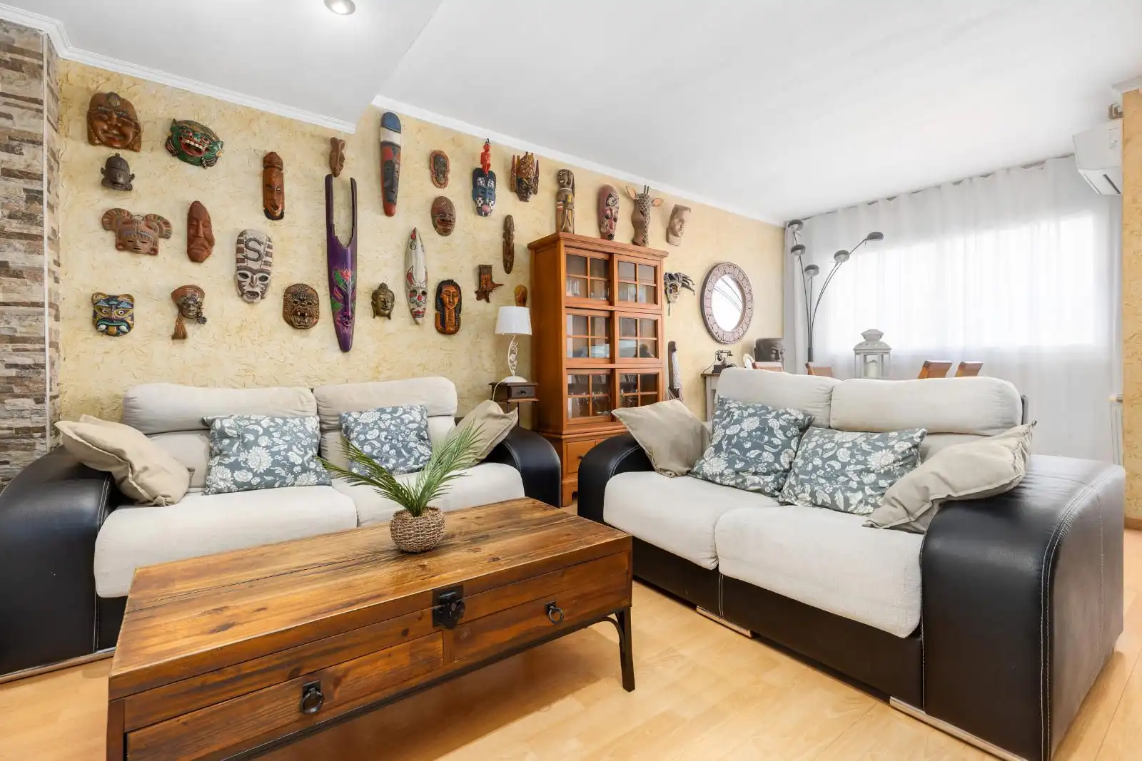 Sala d'estar de Casa adosada en venda en Parets del Vallès amb Aire condicionat, Calefacció i Forn