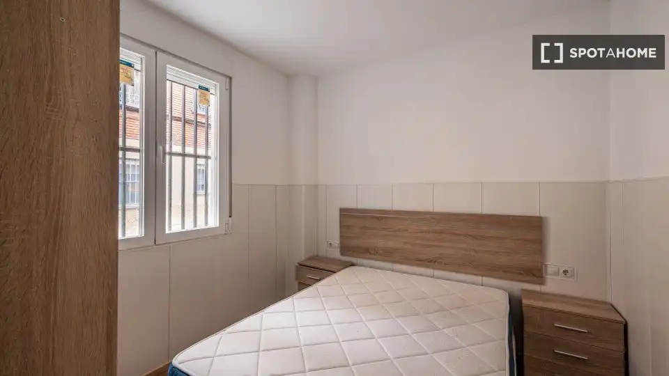 Dormitori de Apartament per a compartir en Madrid amb Aire condicionat, Terrassa i Moblat