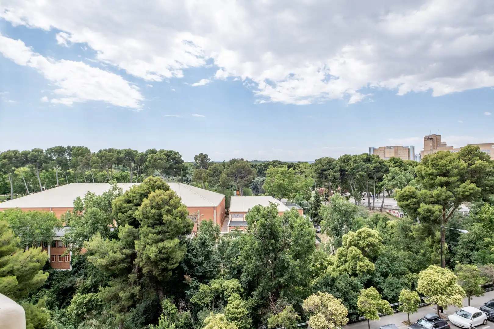 Außenansicht von Wohnung zum Verkauf in Zaragoza mit Klimaanlage, Heizung und Parkett