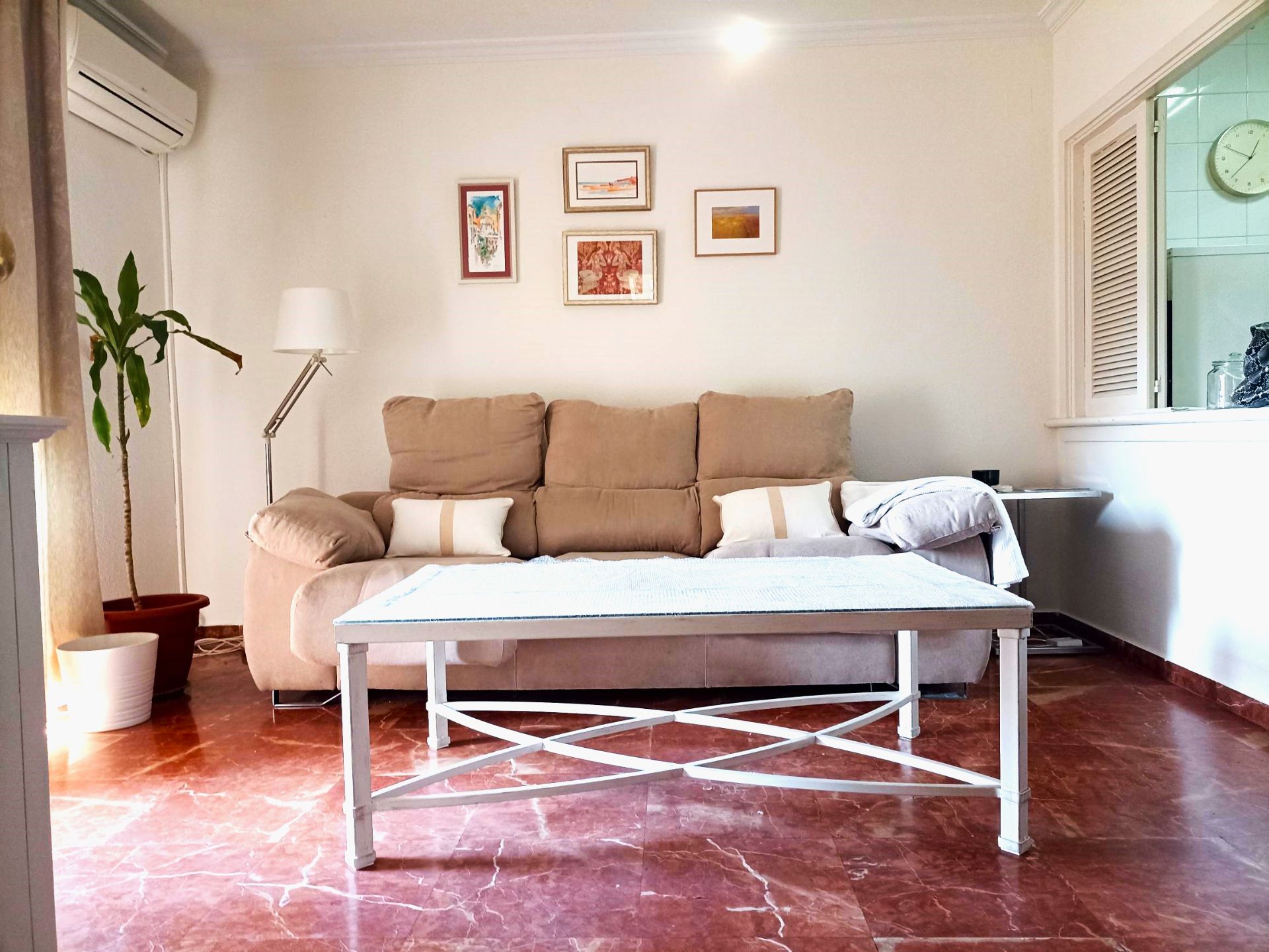 Sala d'estar de Pis de lloguer en  Sevilla Capital amb Aire condicionat, Terrassa i Moblat