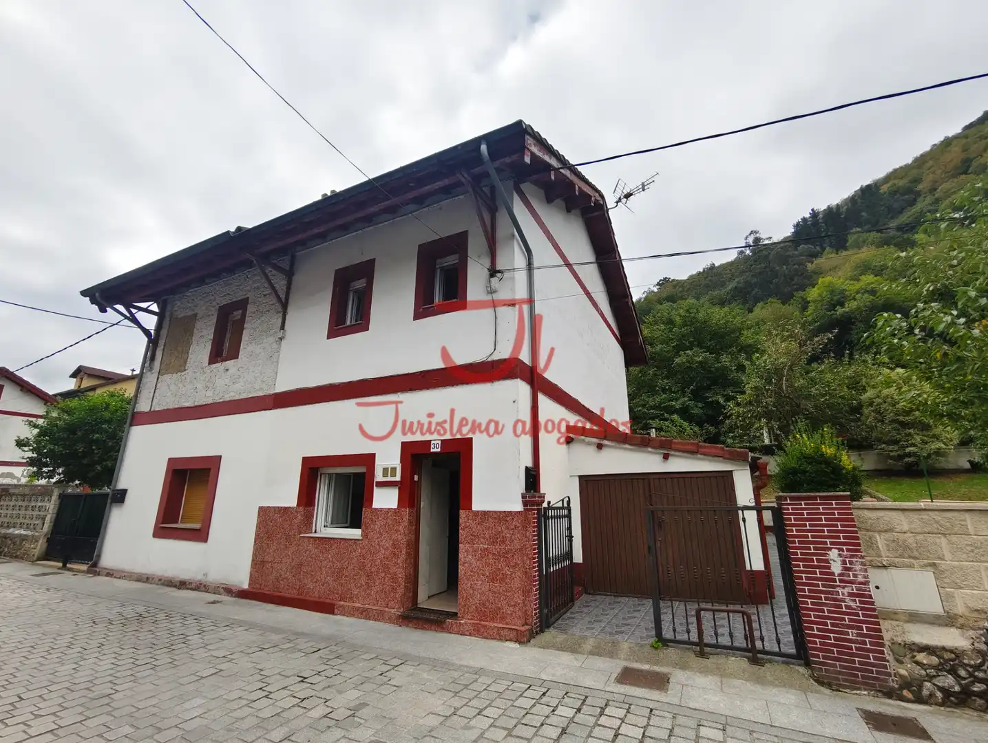 Casa aparellada amb jardí en venda a Aldea Bustiello 31, imagen 2