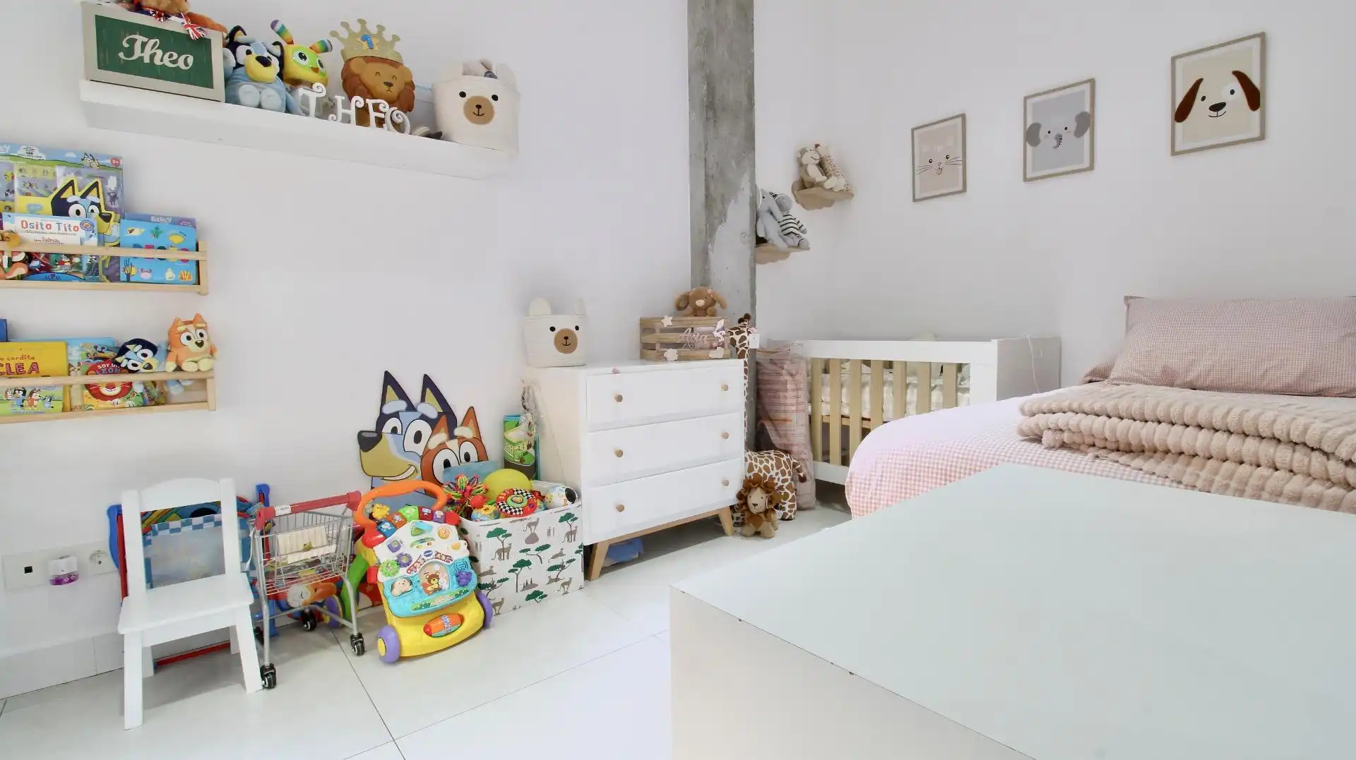 Habitación de Casa adosada en venta en Armilla con Aire acondicionado, Calefacción y Jardín privado