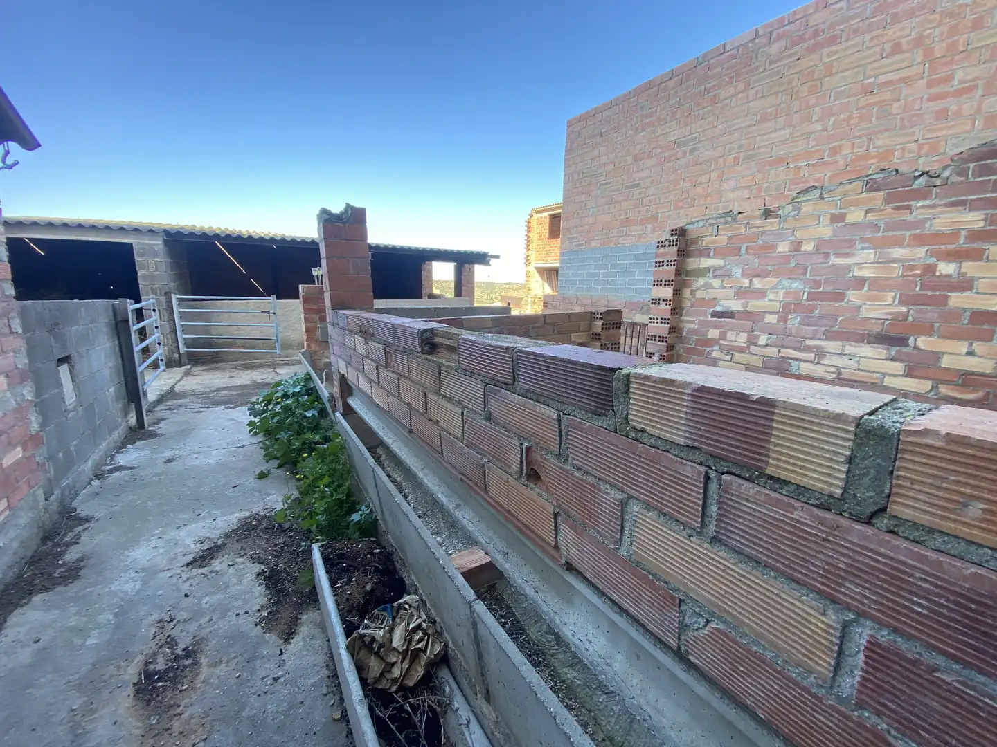 Vista exterior de Finca rústica en venda en Torrebesses amb Jardí privat