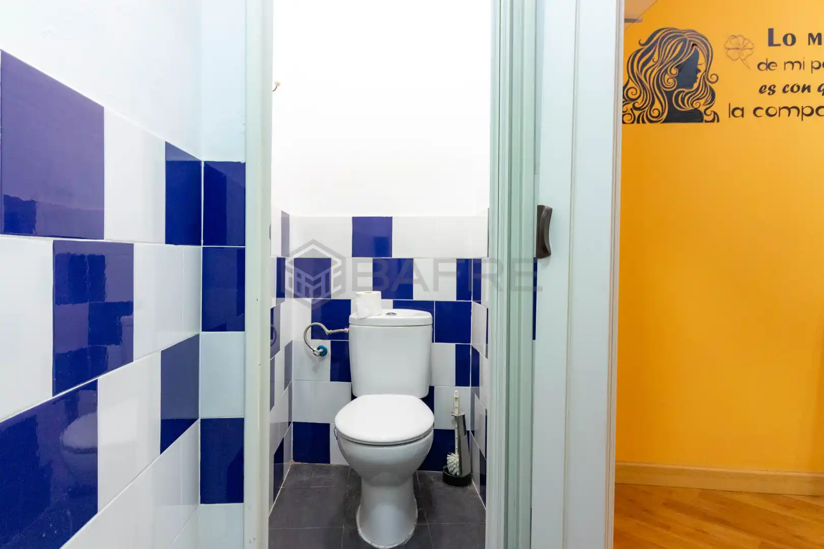 Bany de Local en venda en Madrid
