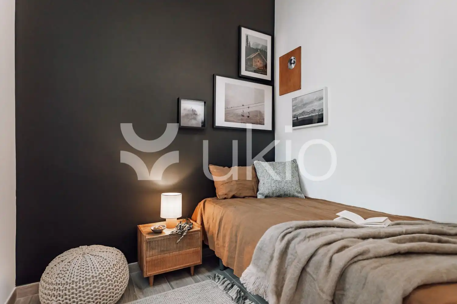 Dormitori de Apartament de lloguer en Barcelona amb Aire condicionat, Moblat i Forn