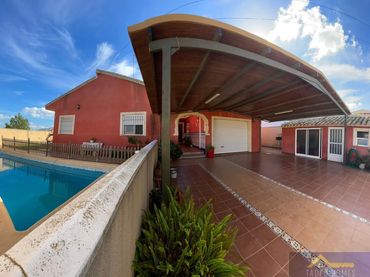 Villa con piscina in vendita a A s/n
