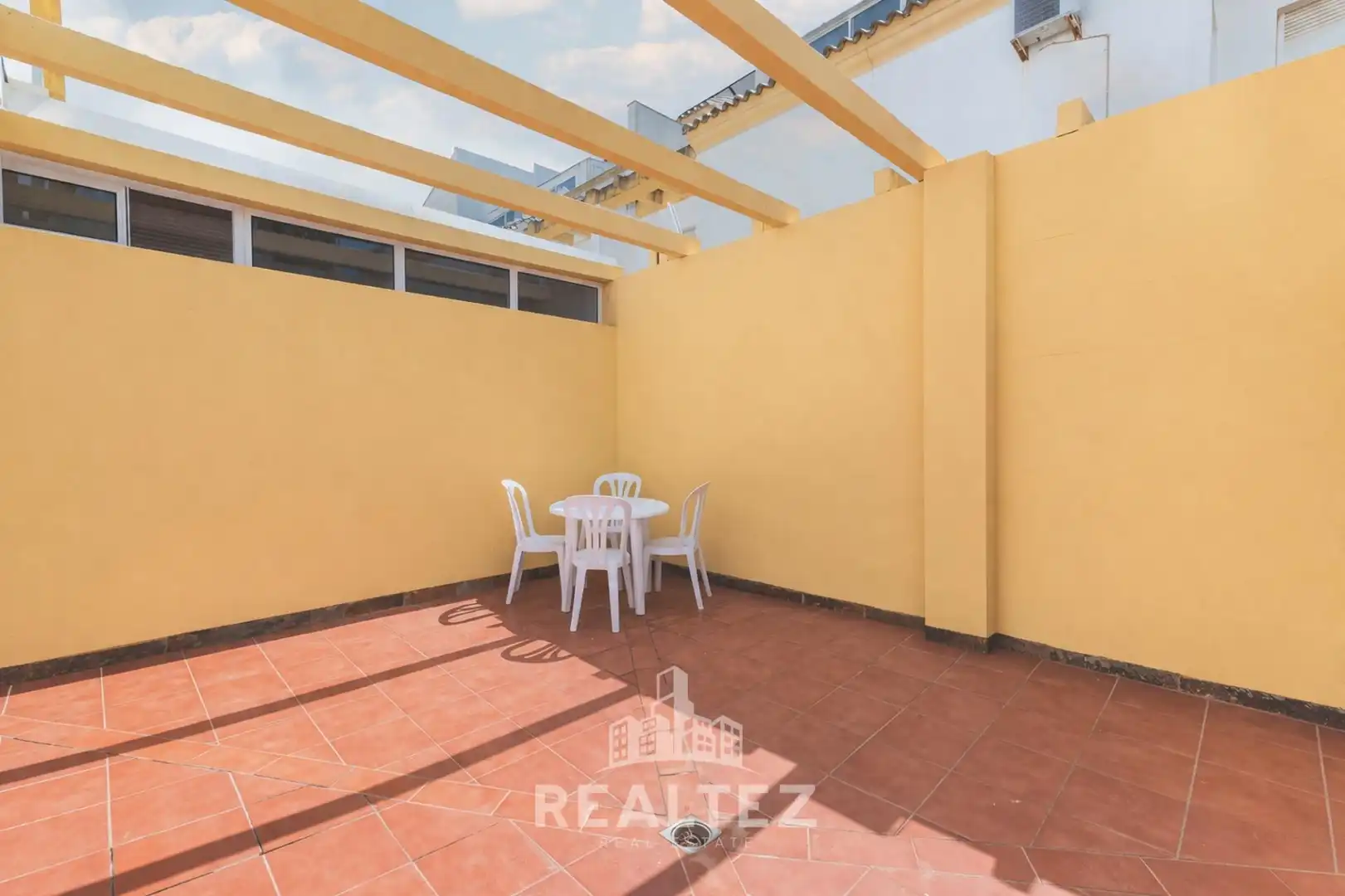 Terrasse von Einfamilien-Reihenhaus zum Verkauf in El Puerto de Santa María mit Terrasse, Möbliert und Balkon
