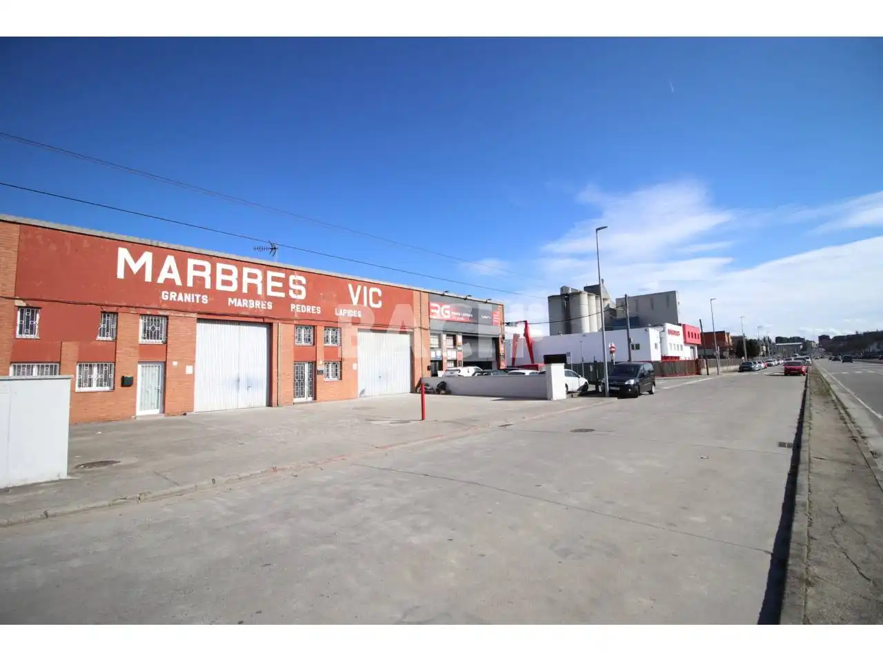 Vista exterior de Nave industrial de alquiler en Vic
