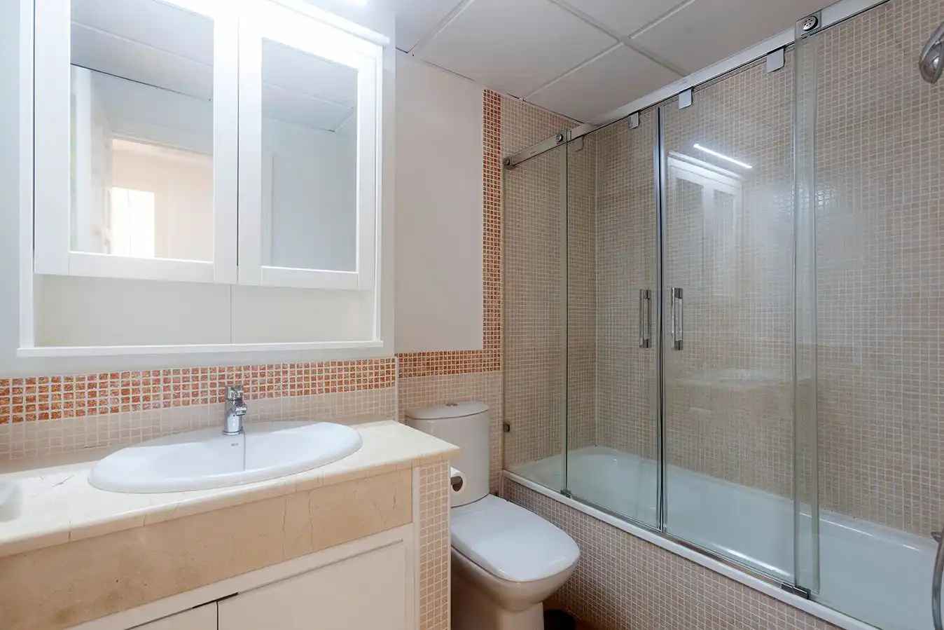 Baño de Casa adosada en venta en Tarifa con Aire acondicionado, Calefacción y Jardín privado