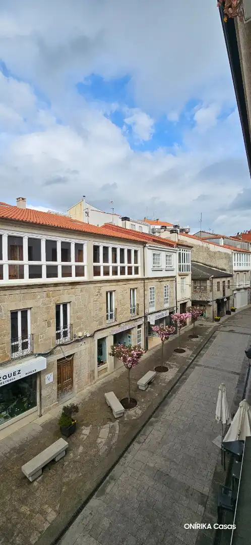 Vista exterior de Edificio en venta en Chantada
