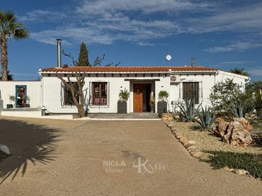 Casa amb piscina en venda a Diseminados Fuente Nueva