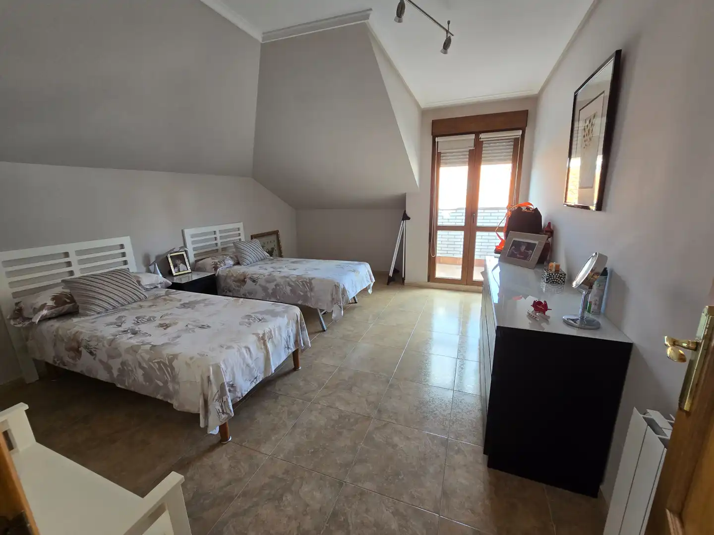 Habitación de Ático en venta en Bareyo con Calefacción, Terraza y Amueblado