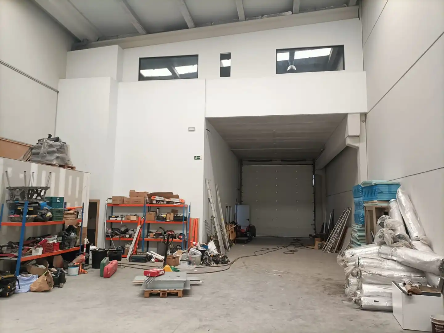 Fabrikhallen zur Miete in Sant Vicenç Dels Horts mit Heizung und Alarm
