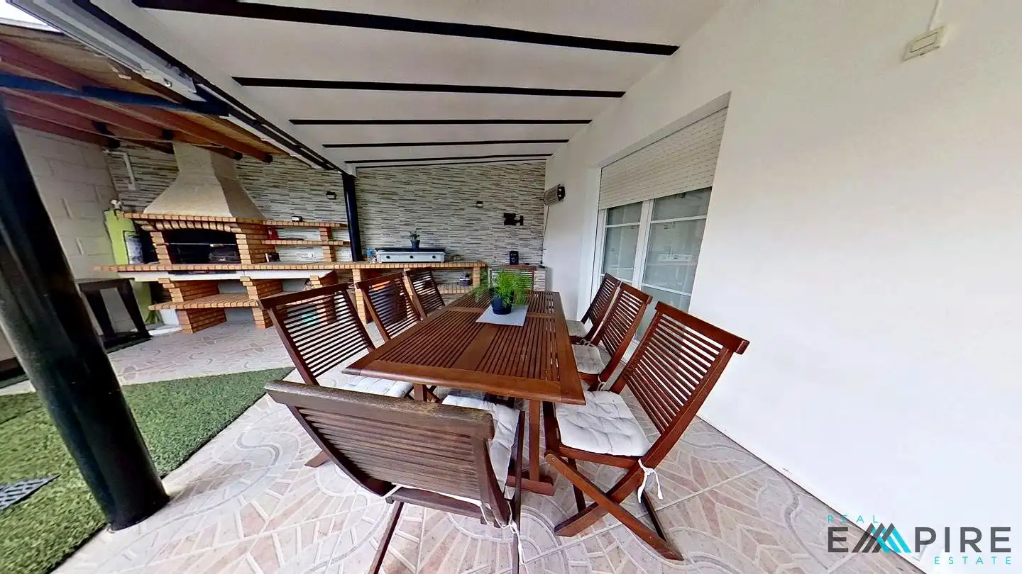Semi-detached house with pool for sale in Ugena, imagen 4