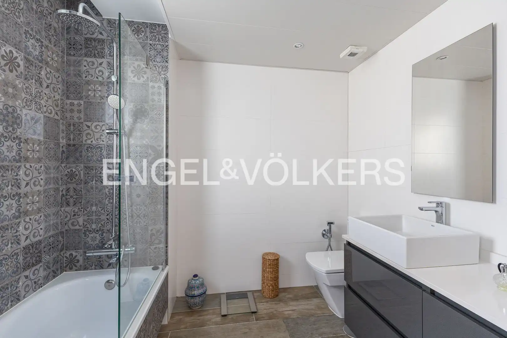 Bathroom of Duplexes for sale in Madrid  with Air Conditioner, Heating and Private garden