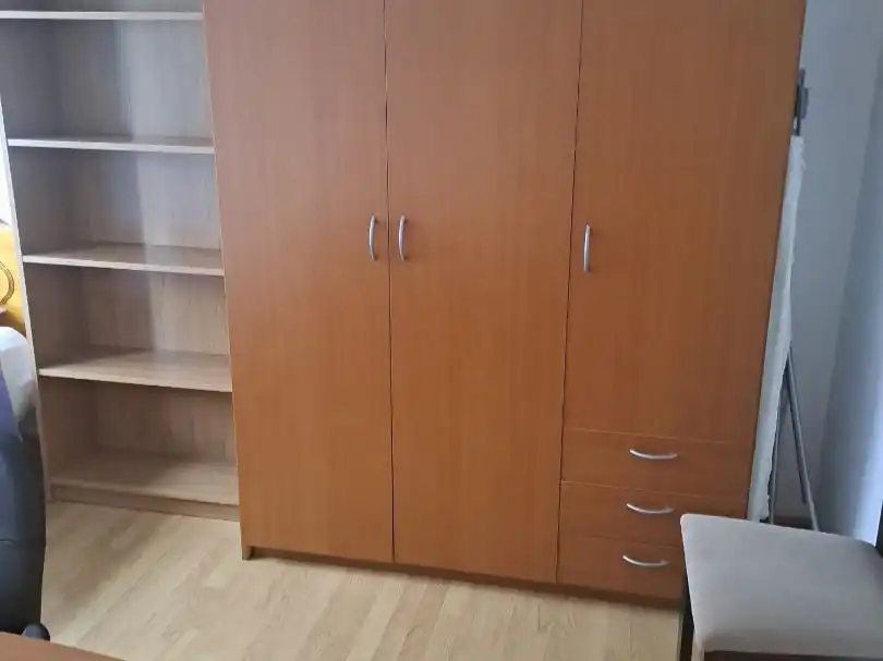 Dormitori de Pis per a compartir en Granada amb Aire condicionat, Calefacció i Parquet